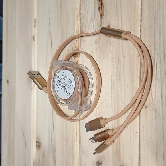 Charger  3 in 1 Cable w retractable cable iPhone, USB, USB A & C Golden - Picture 2 of 5